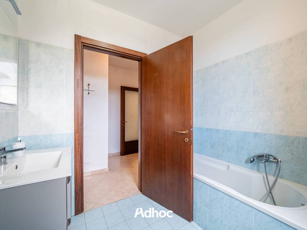 Bagno finestrato con Vasca_V2