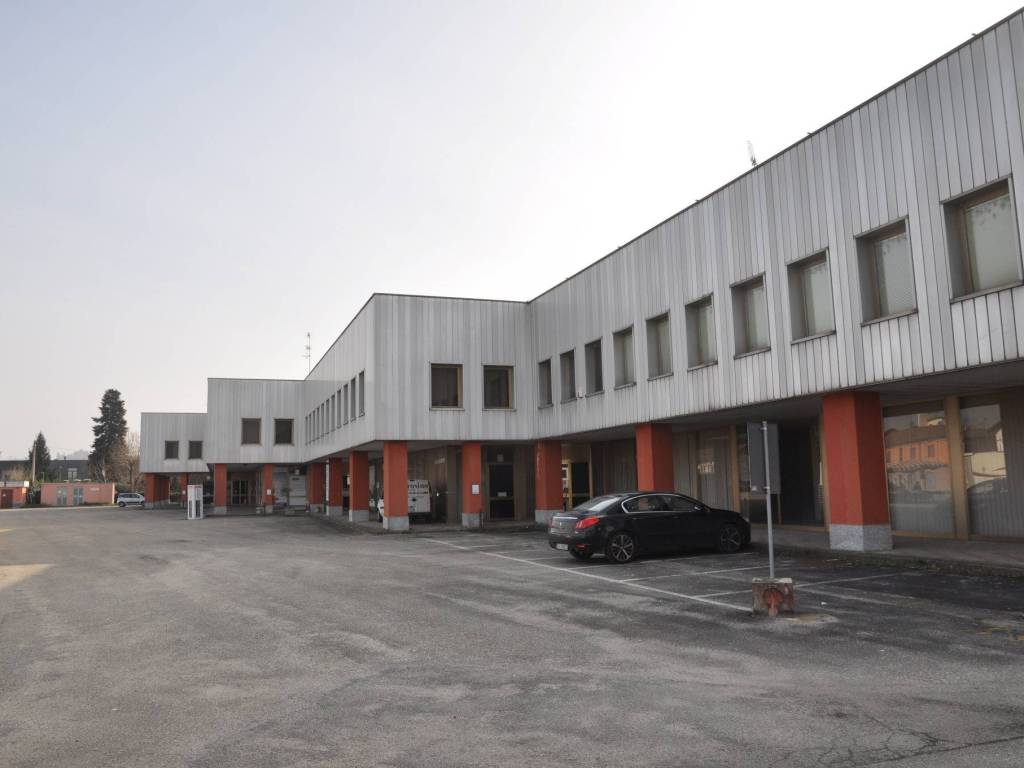 Locale commerciale corso giovanni battista volpini 89, piano molini d'isola, isola d'asti