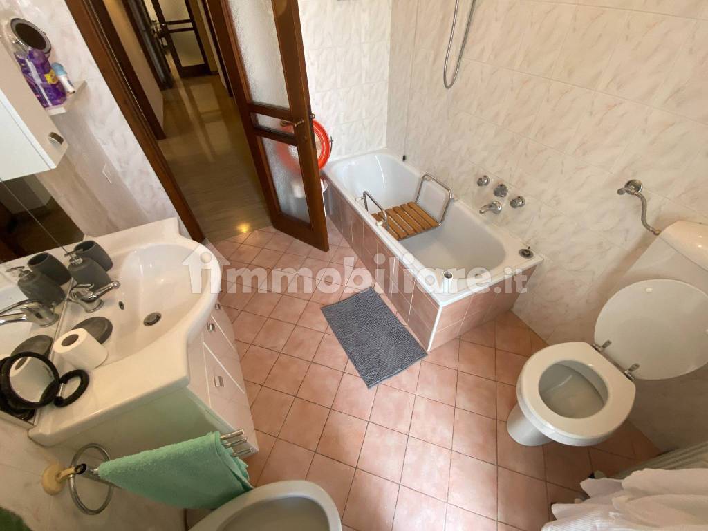 bagno finestrato vasca