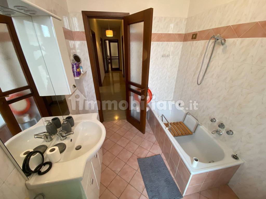 bagno finestrato vasca