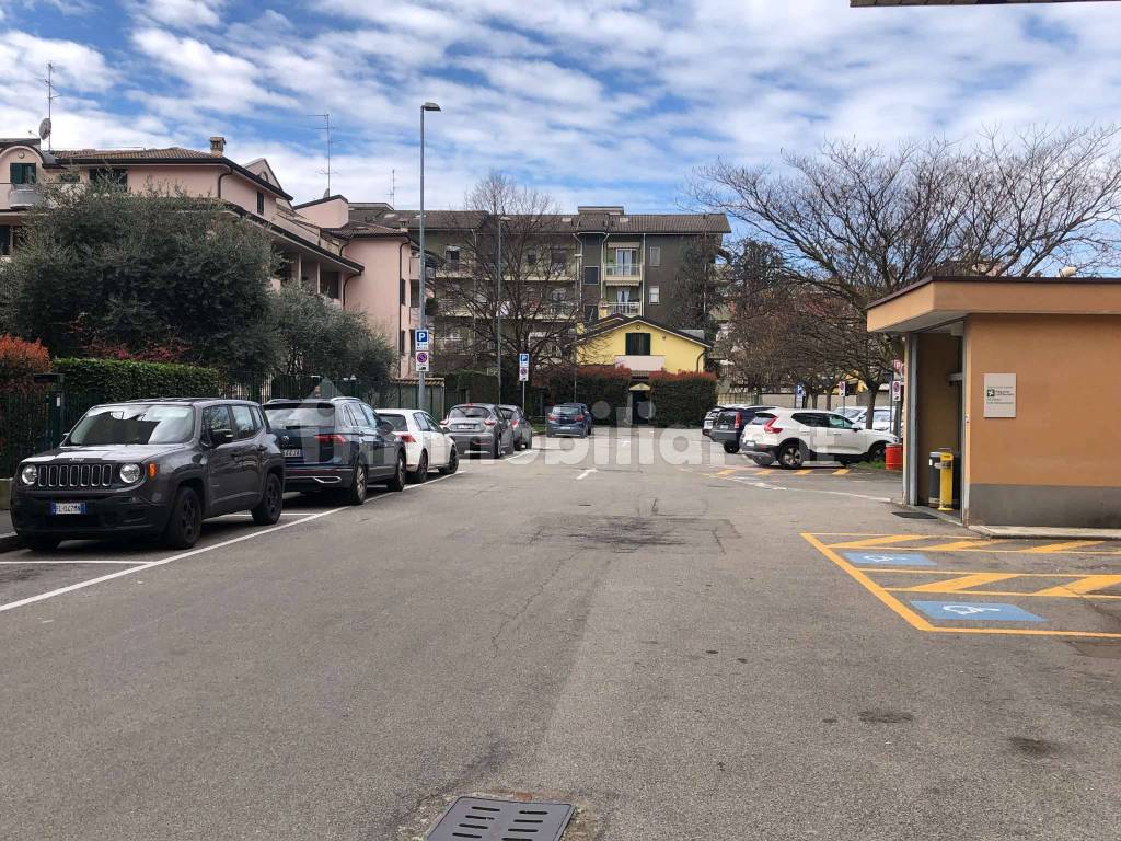 PARCHEGGIO PUBBLICO