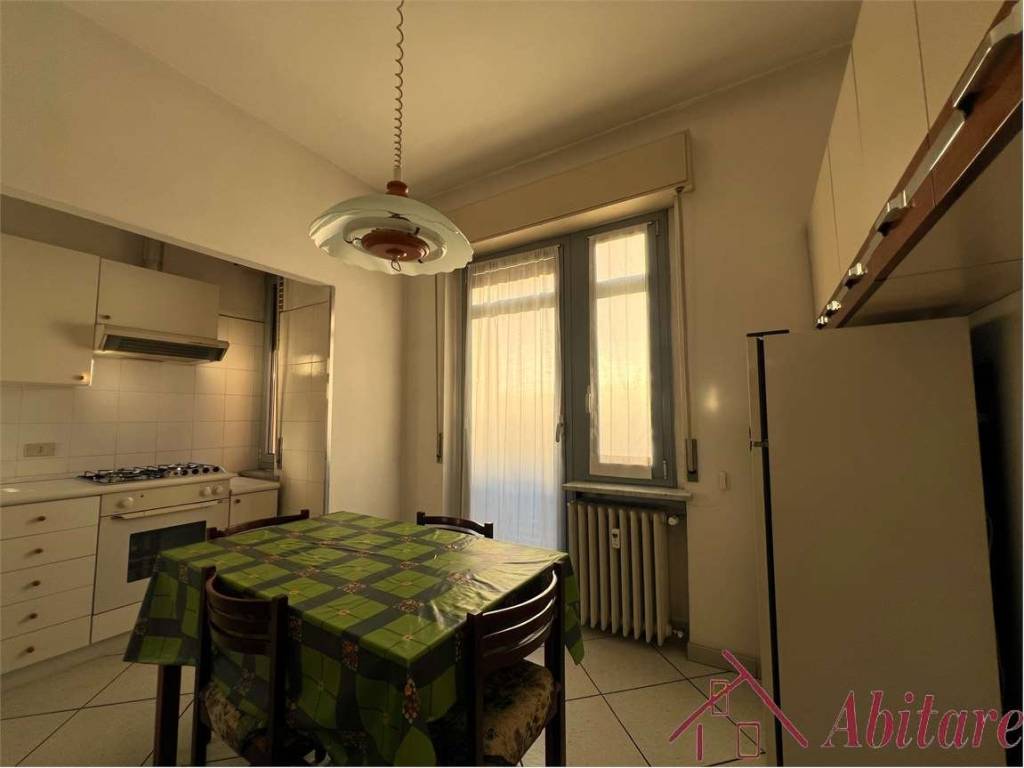 CUCINA CON BALCONE