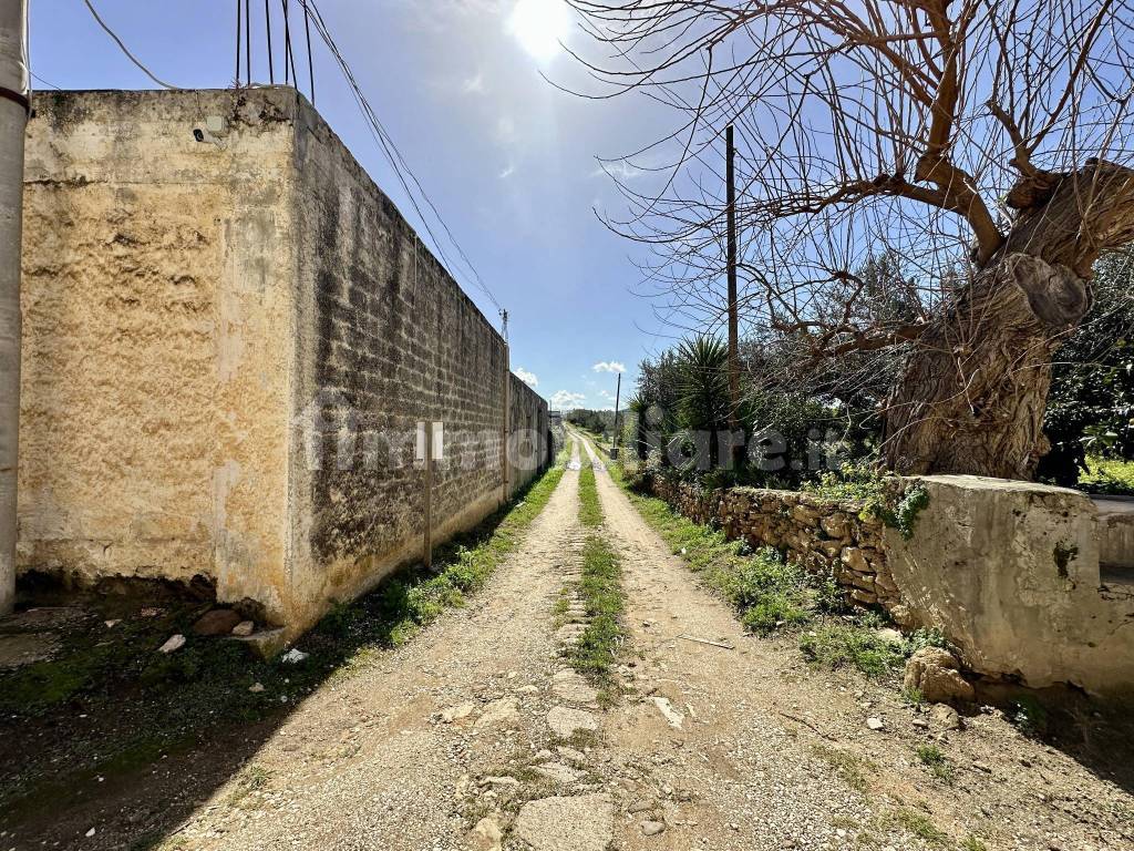 Strada di accesso al Baglio