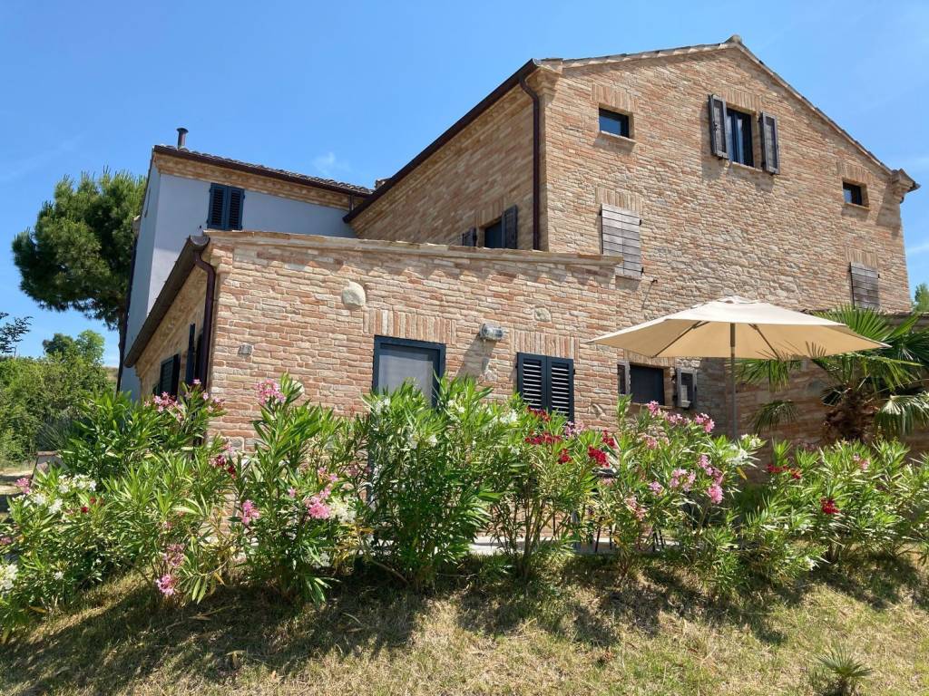 Agriturismo with glamping and pool