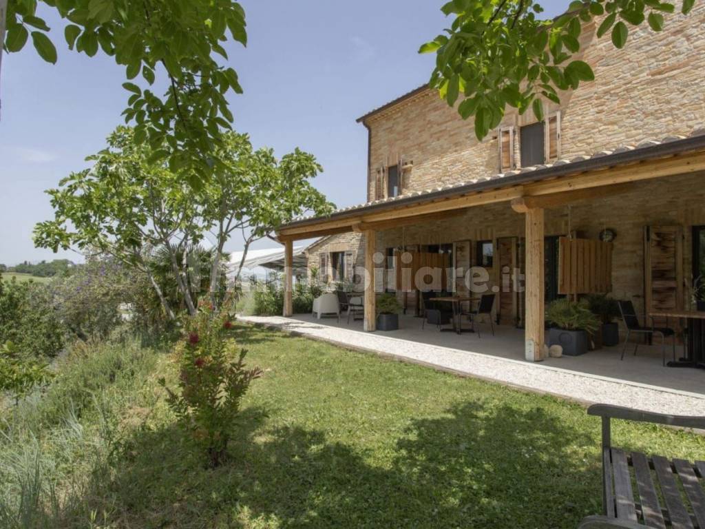 Agriturismo with glamping and pool