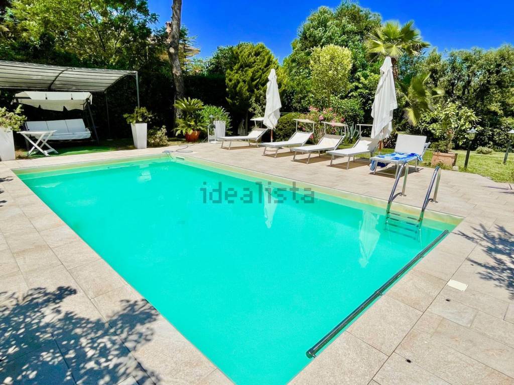 Country house with pool and seaview