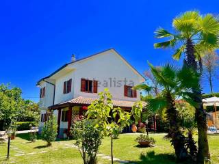 Country house with pool and seaview