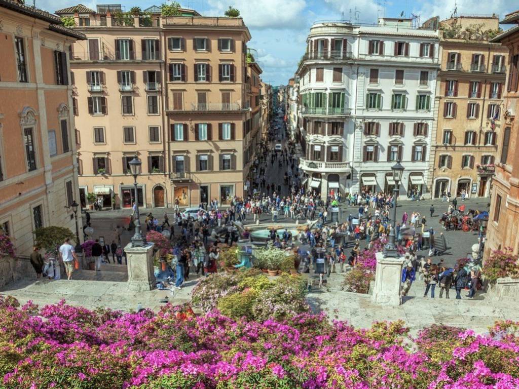 piazza_di_spagna_-_scalinata_in_fiore.jpg