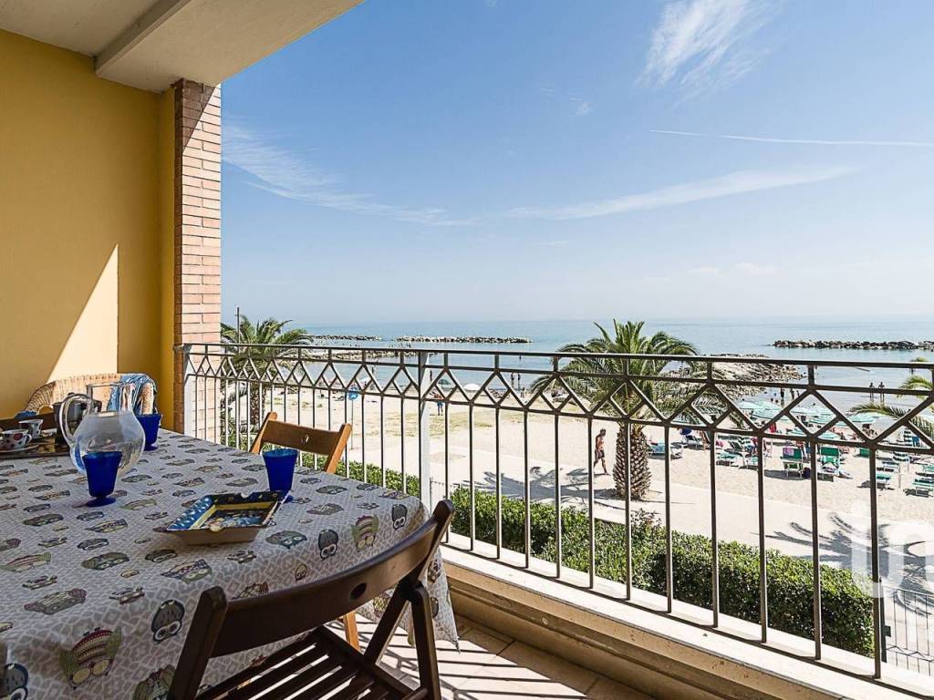 loggia con vista  sulla spiaggia