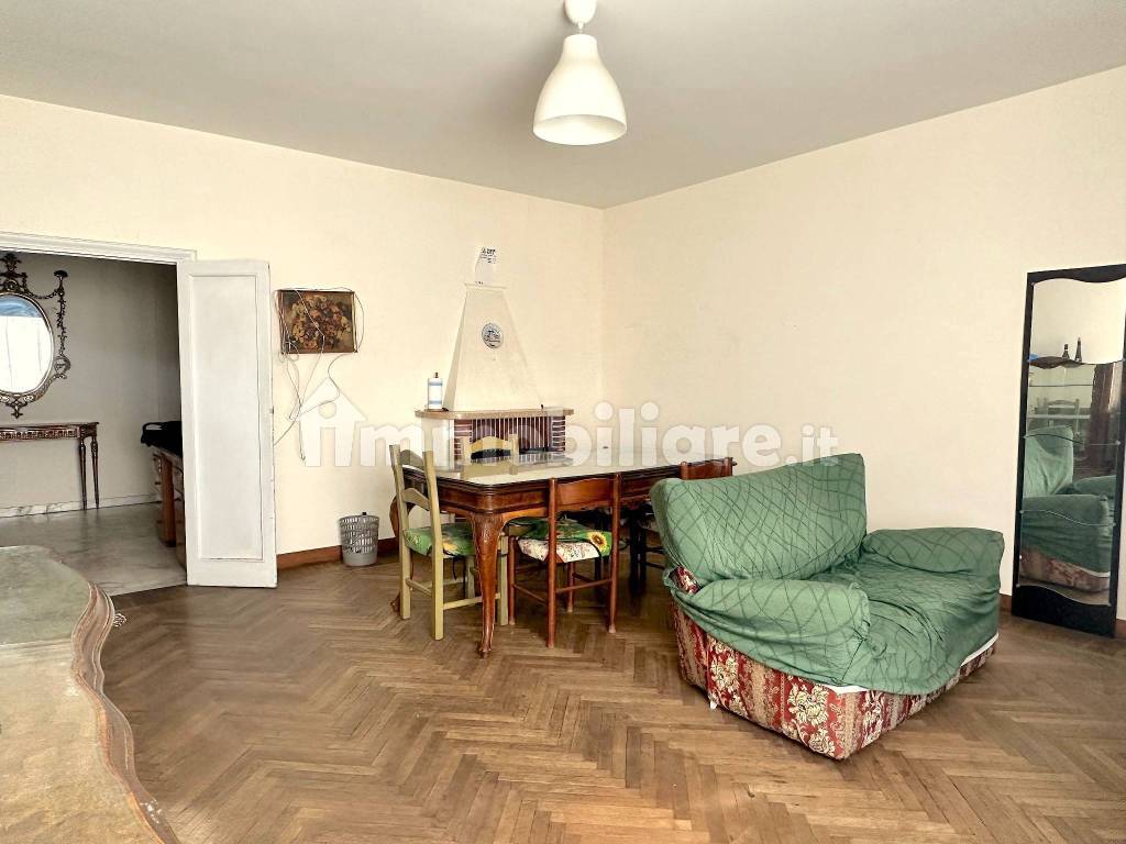 Vendita Appartamento in largo Ettore Marchiafava. Roma. Buono stato