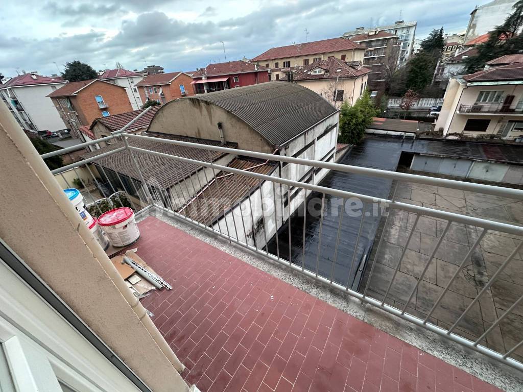 BALCONE SU INTERNO