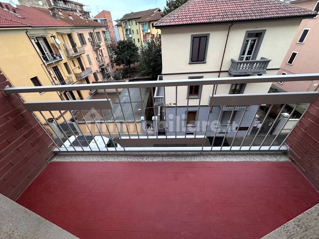 BALCONE SU STRADA