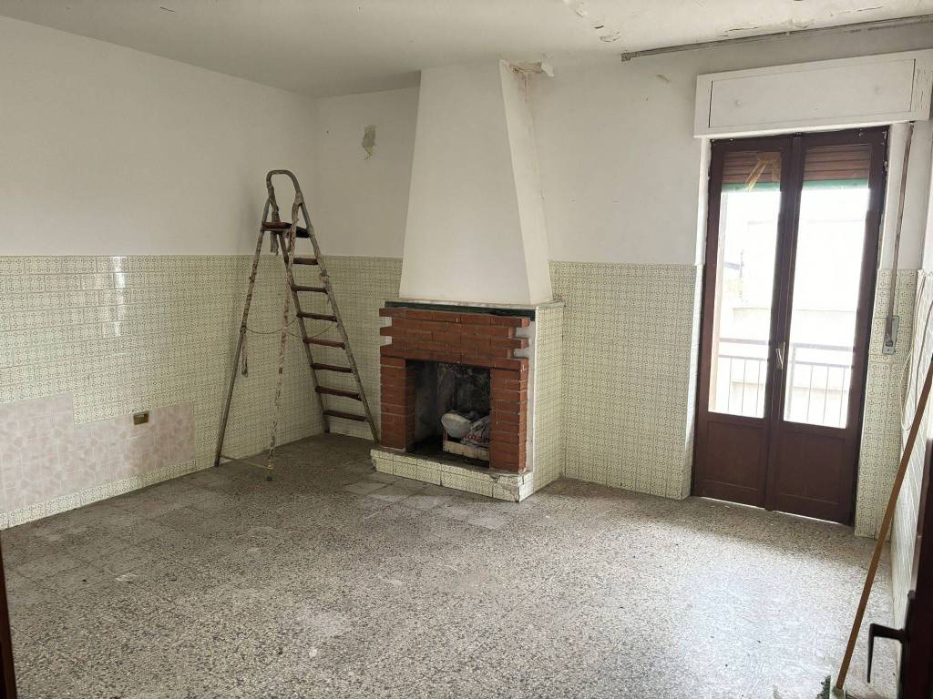 Trilocale piazza europa, zona capo rizzuto, apriglianello, papanice, crotone