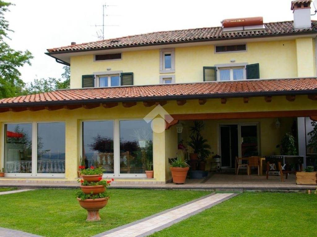 fronte casa