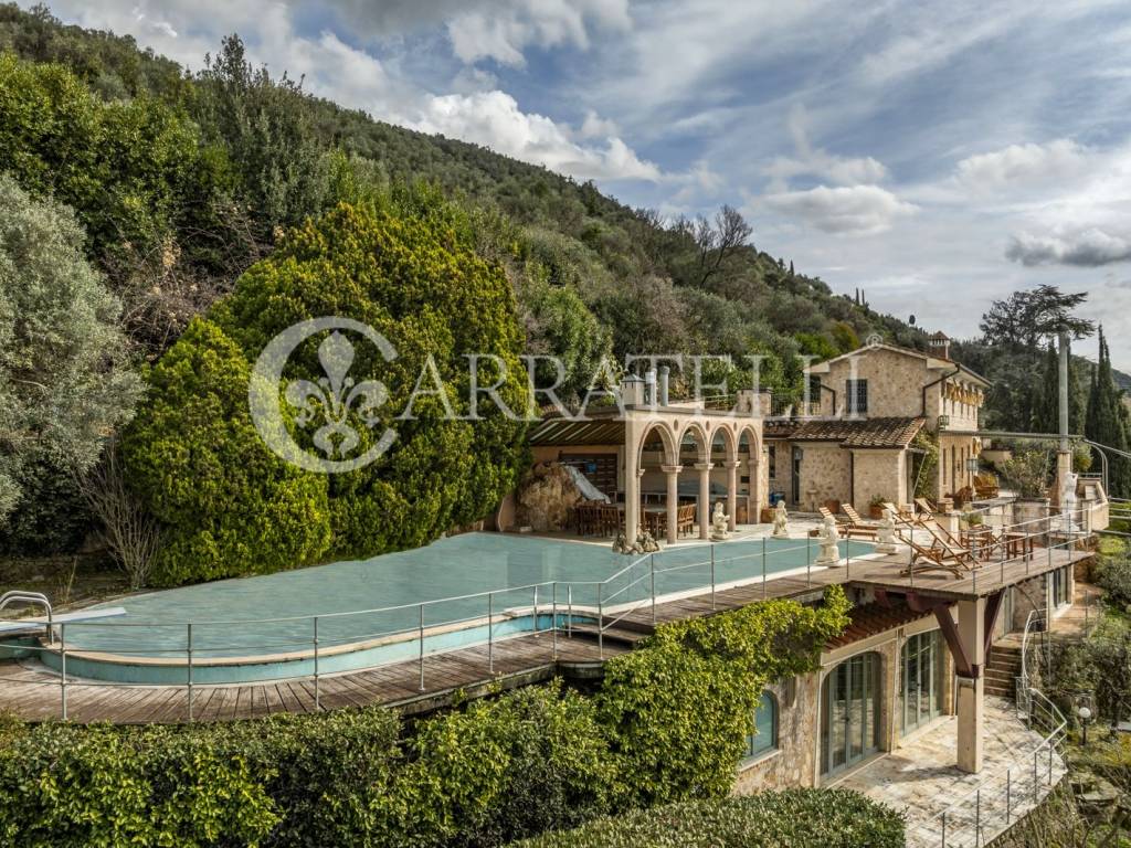 Villa a Pietrasanta con piscina e vista mozzafiato