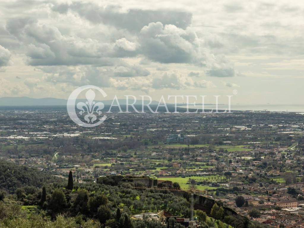 Villa a Pietrasanta con piscina e vista mozzafiato