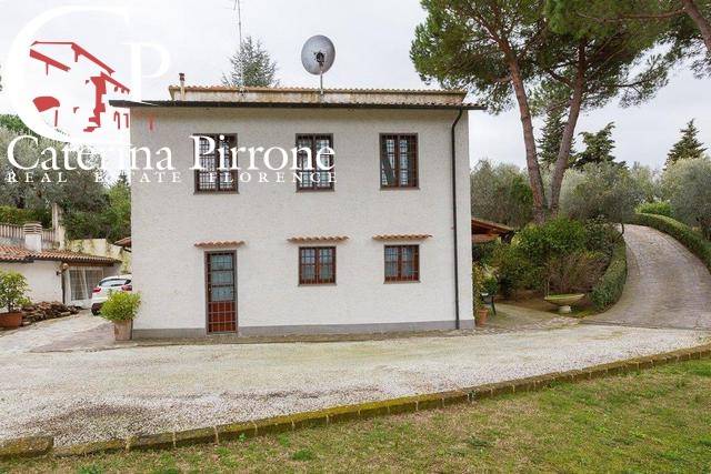 Montescudaio vendesi villetta con giardino