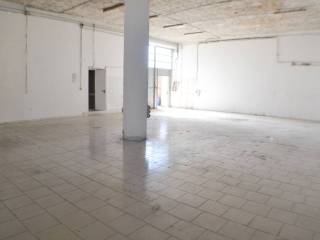 capannone con wc 160 mq