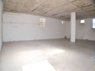 capannone con wc 160 mq