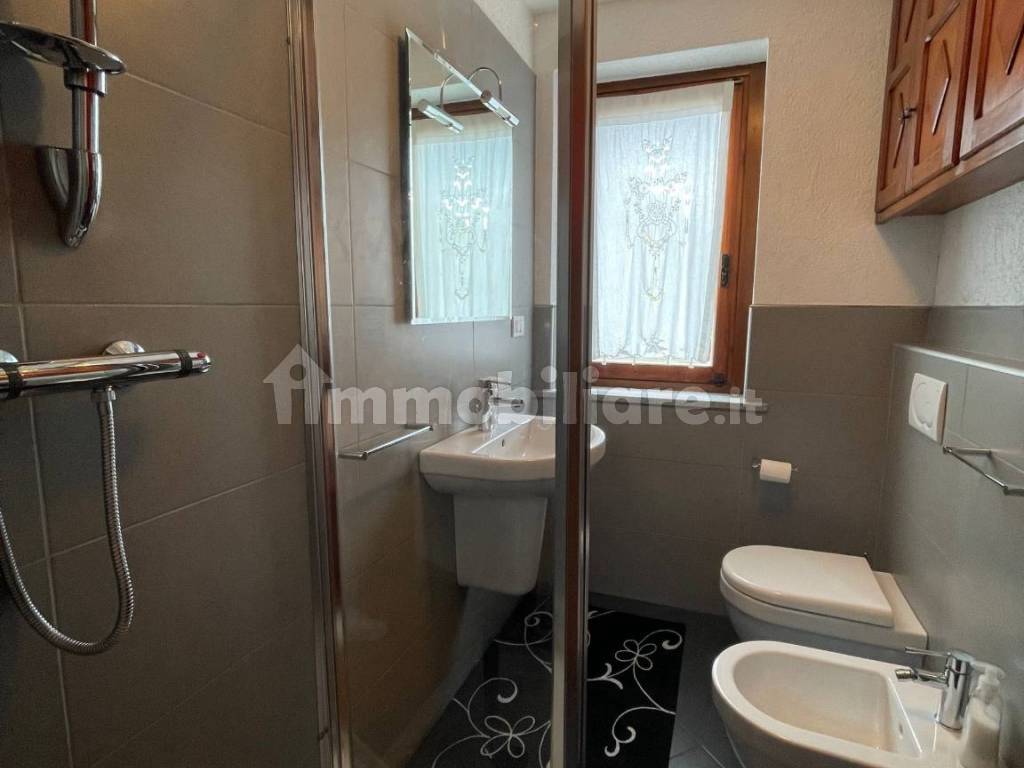 BAGNO COMPLETO CON FINESTRA