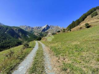 strada di accesso al villaggio