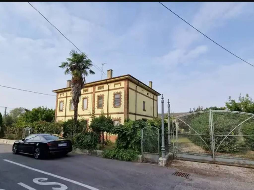 Villa unifamiliare via castello, sarginesco, castellucchio