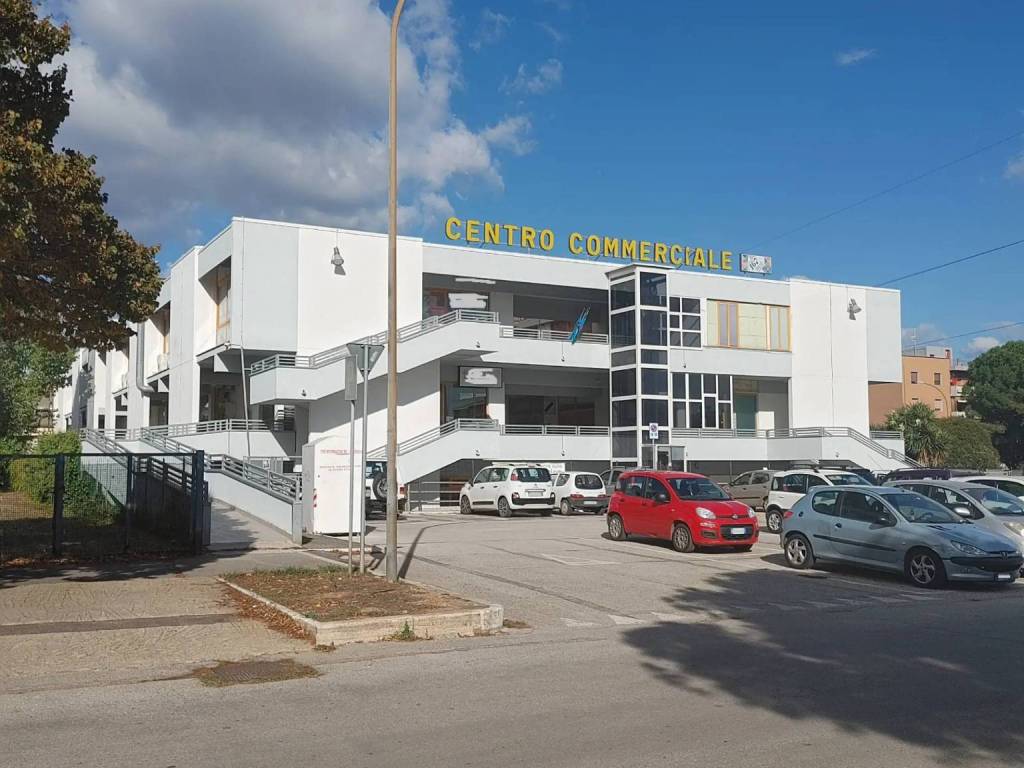 Negozio - locale commerciale via pietro nenni, 167 ovest, campi alti, follonica