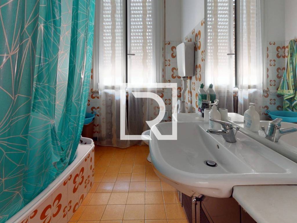 PORZIONE-DI-CASA-SAVIGNANO-Bathroom