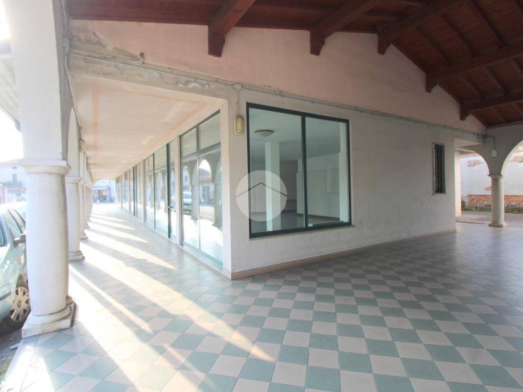 Locale commerciale via a. de gasperi, centro, torbole casaglia