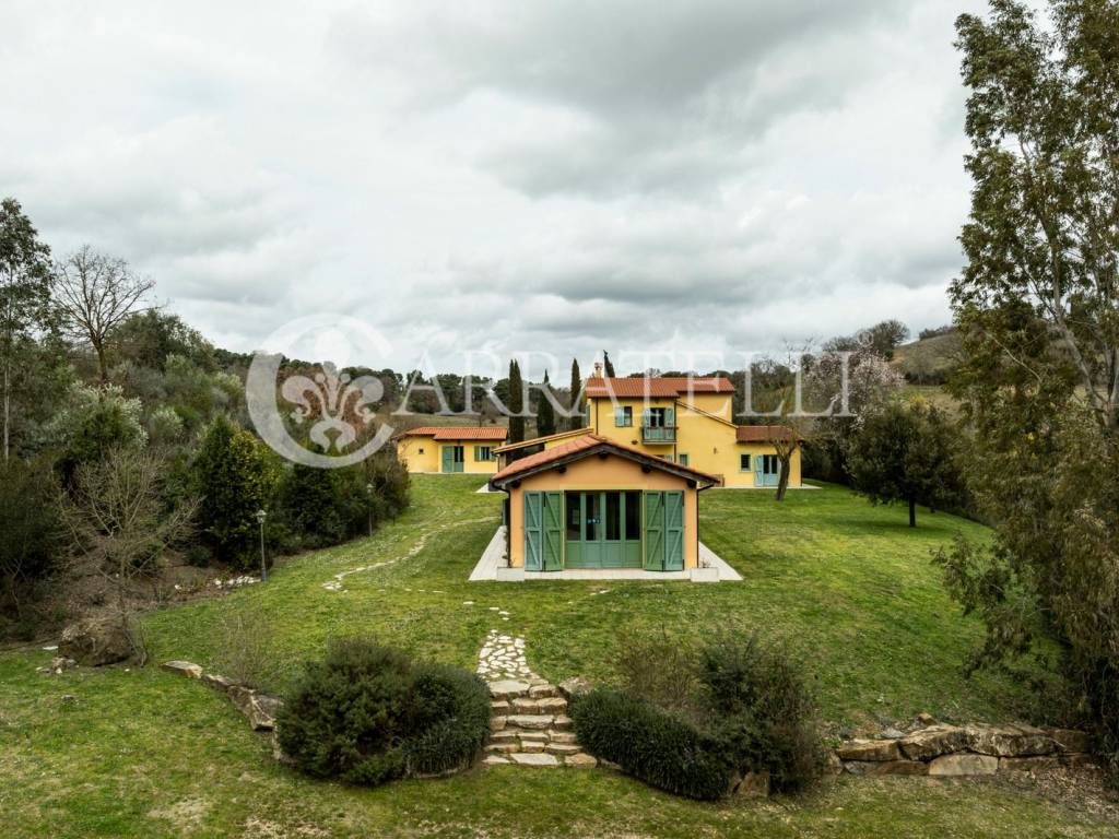 Casale con piscina a Magliano