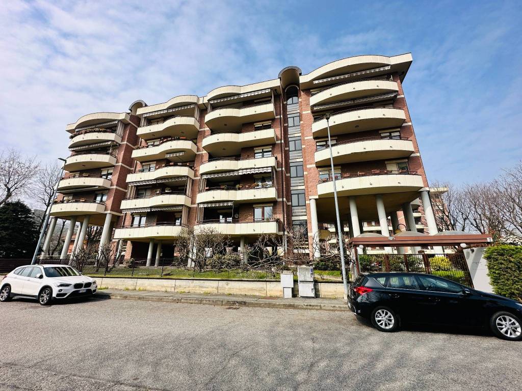 Sale Apartment San Mauro Torinese. 4room flat in via Vercelli 7. Good