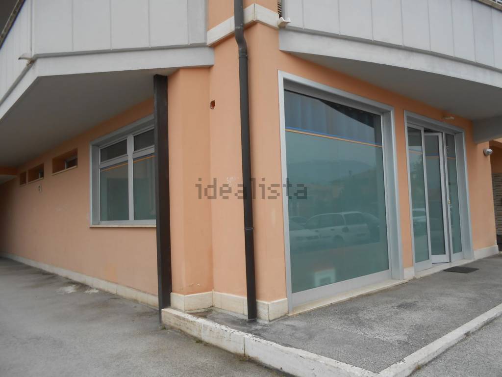 Locale commerciale via maria montessori, 23, centro, avezzano