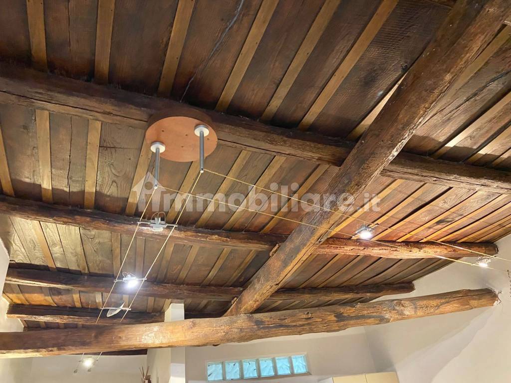 soffitto con illuminazione