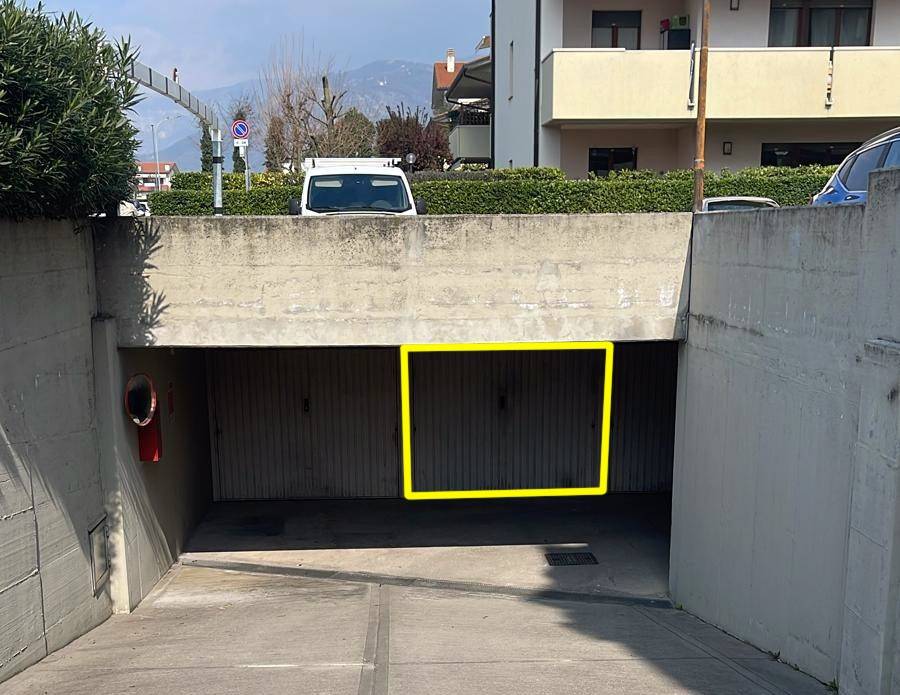 Garage - box via ca' baroncello, centro, bassano del grappa