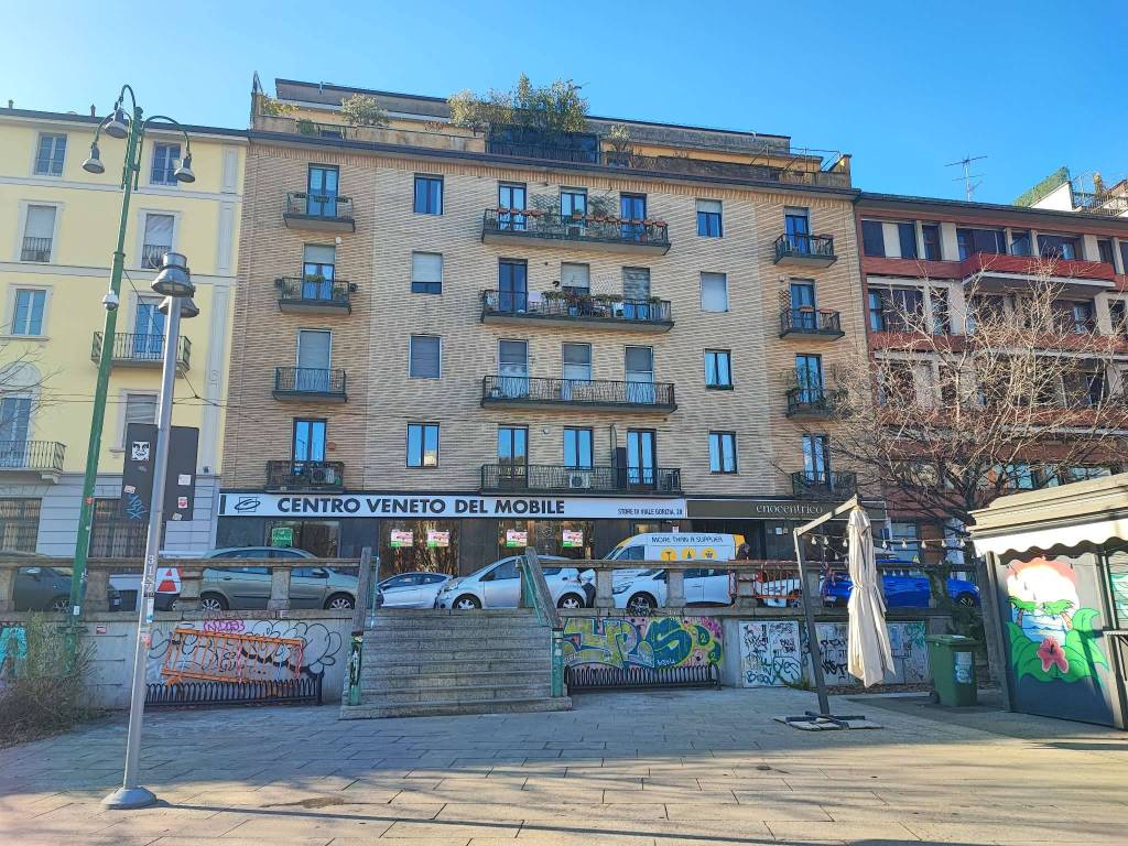 locale ad uso bar enoteca zona navigli attivita a 