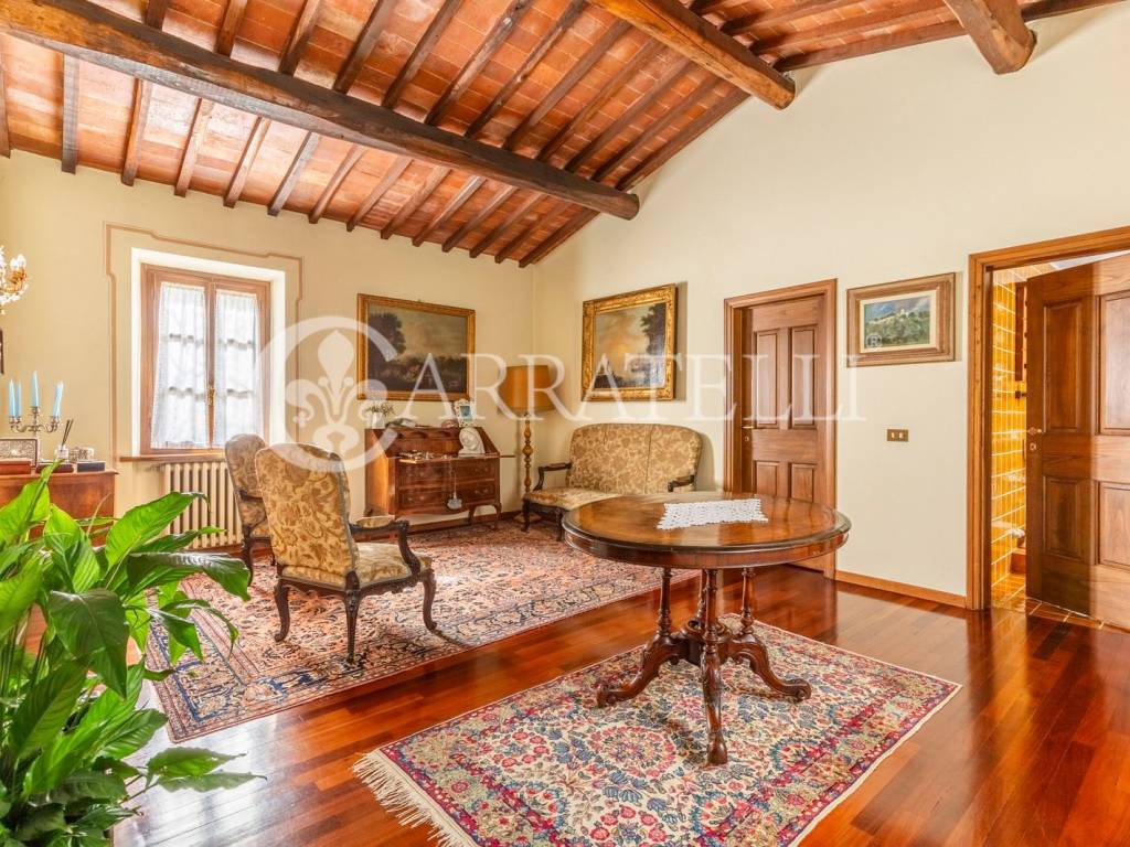 Villa signorile con terreno e piscina vicino Lucca