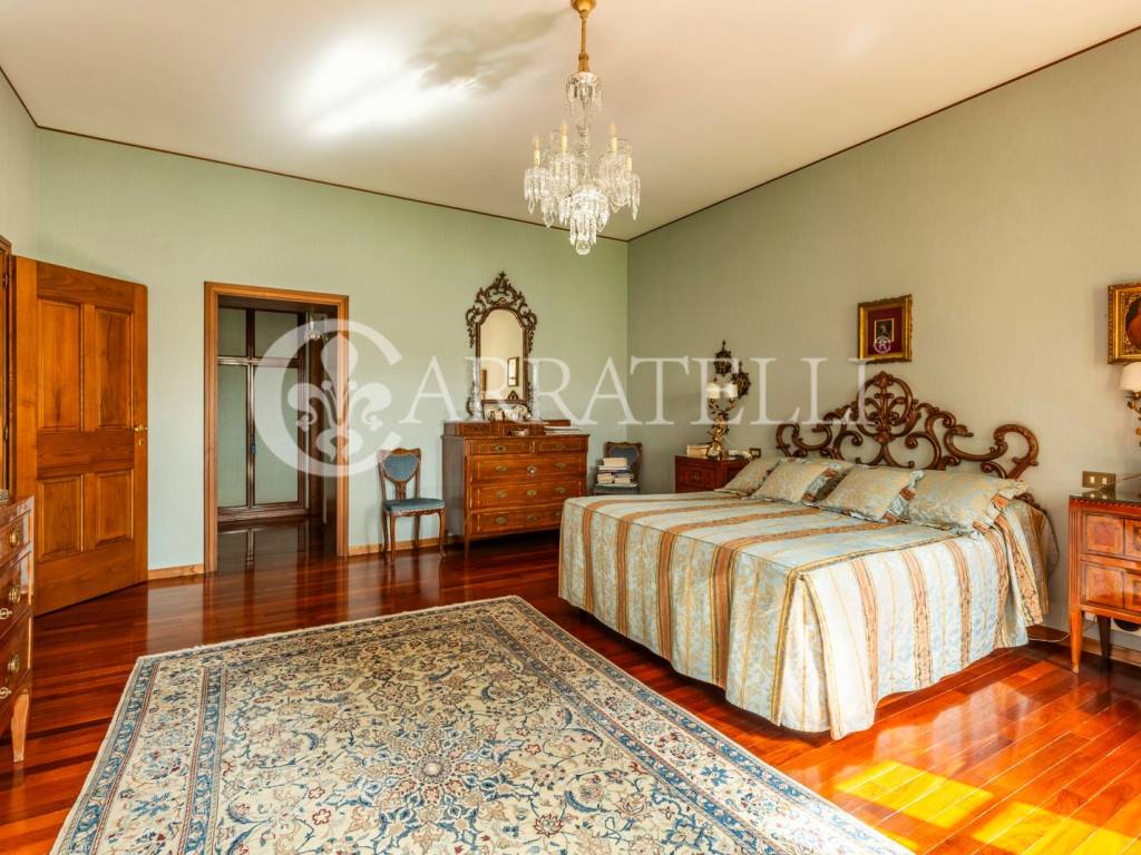 Villa signorile con terreno e piscina vicino Lucca