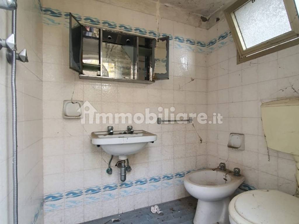 Bagno esterno, 2° casa