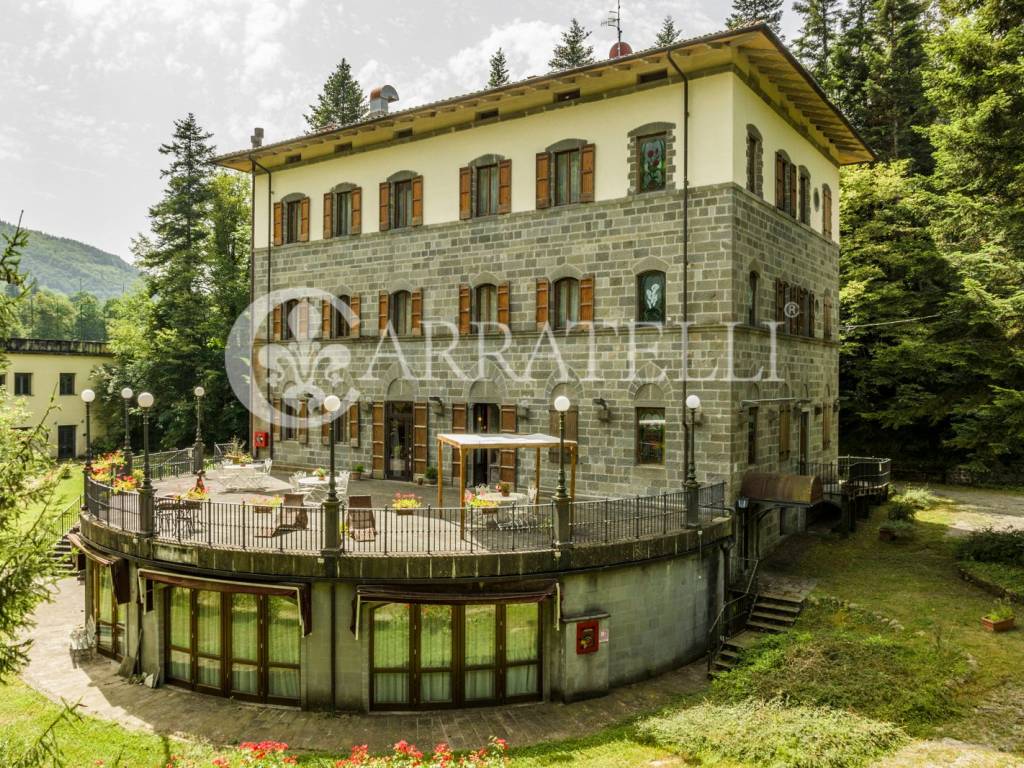 Abetone Hotel di lusso con ristorante e terreno