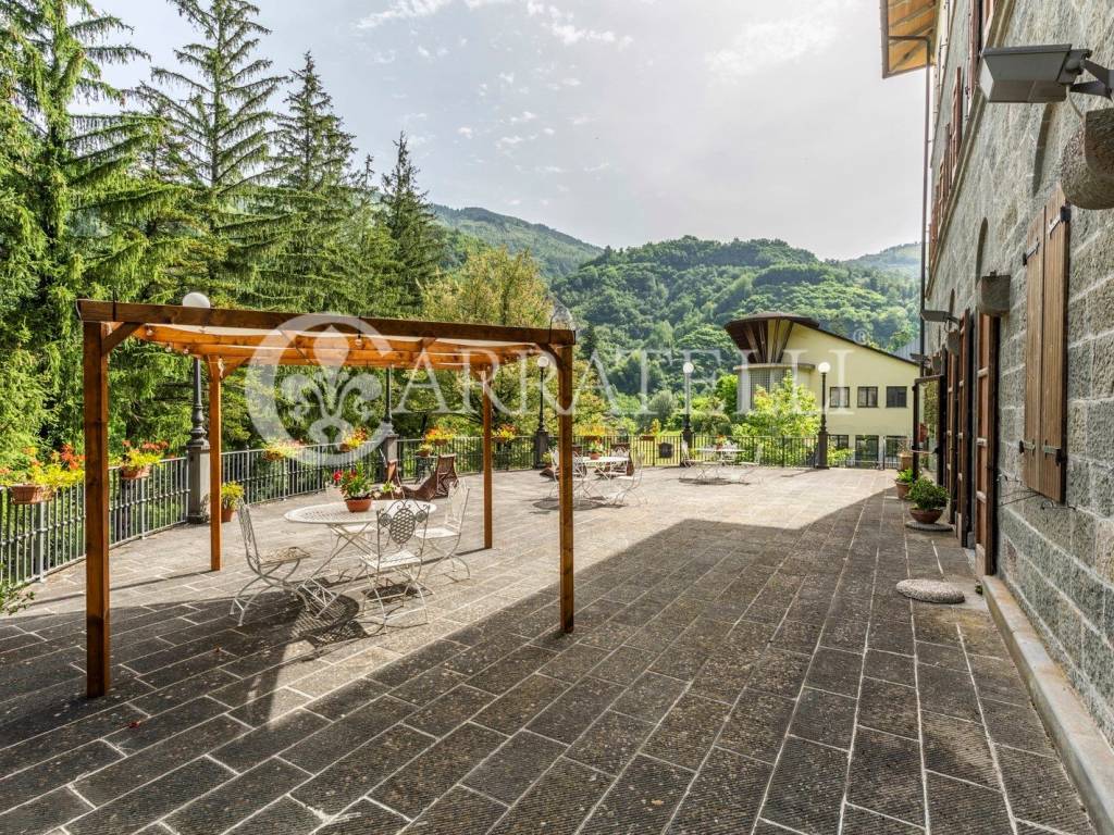 Abetone Hotel di lusso con ristorante e terreno