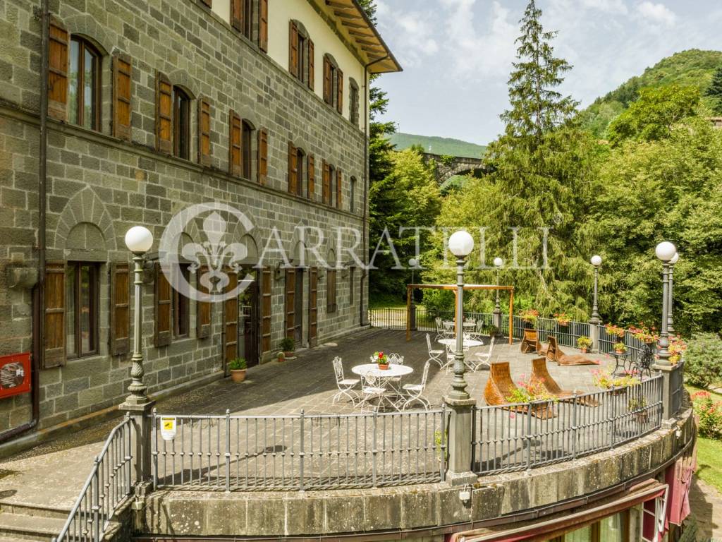 Abetone Hotel di lusso con ristorante e terreno