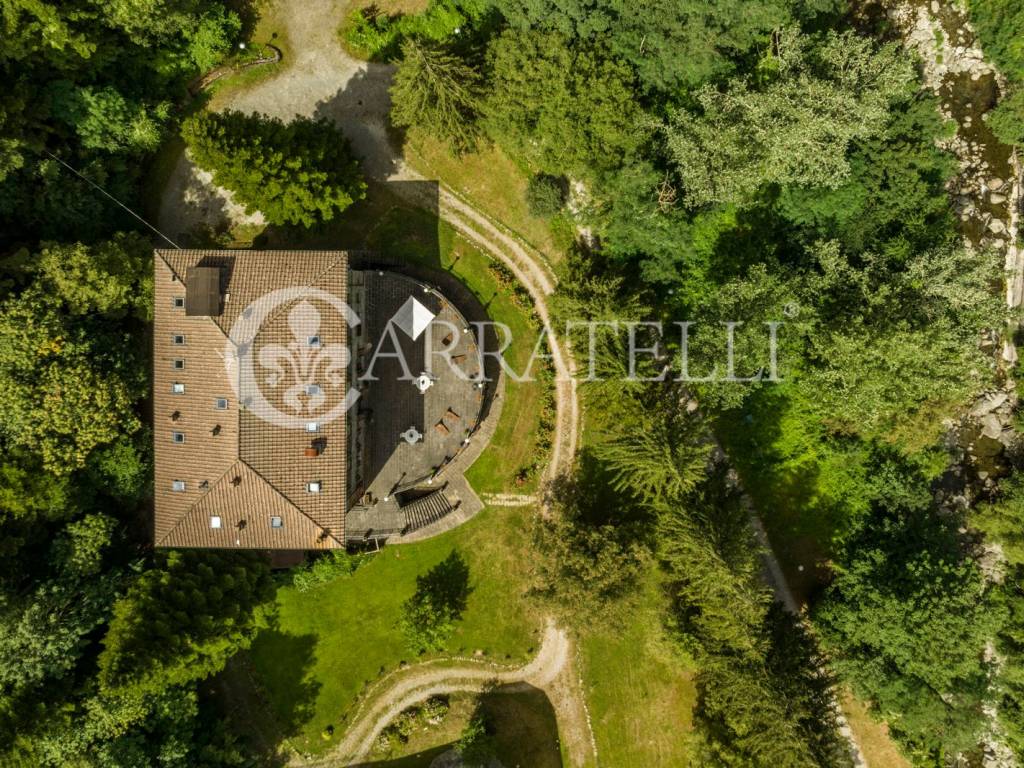 Abetone Hotel di lusso con ristorante e terreno