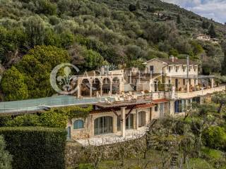 Villa a Pietrasanta con piscina e vista mozzafiato