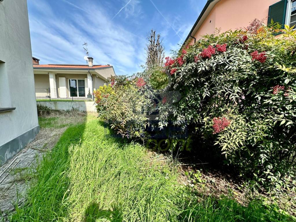 GIARDINO-LATERALE2.jpg