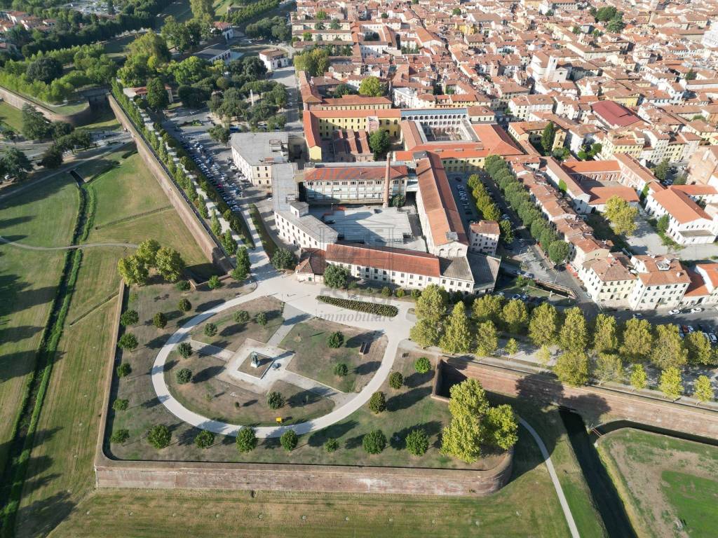 Lucca vista dall'alto.JPG