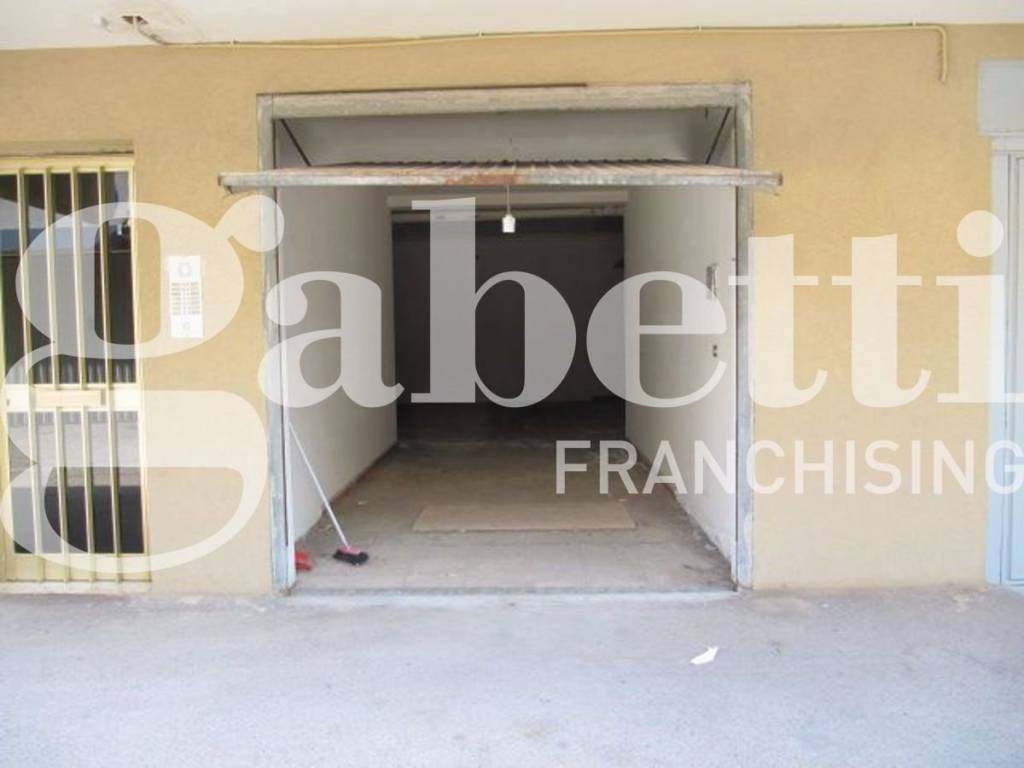 Garage - box via pace brindisina, 77, commenda, brindisi