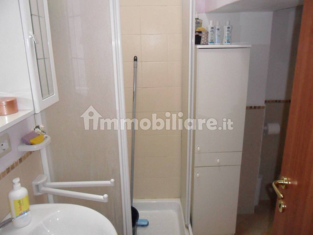 bagno con box doccia