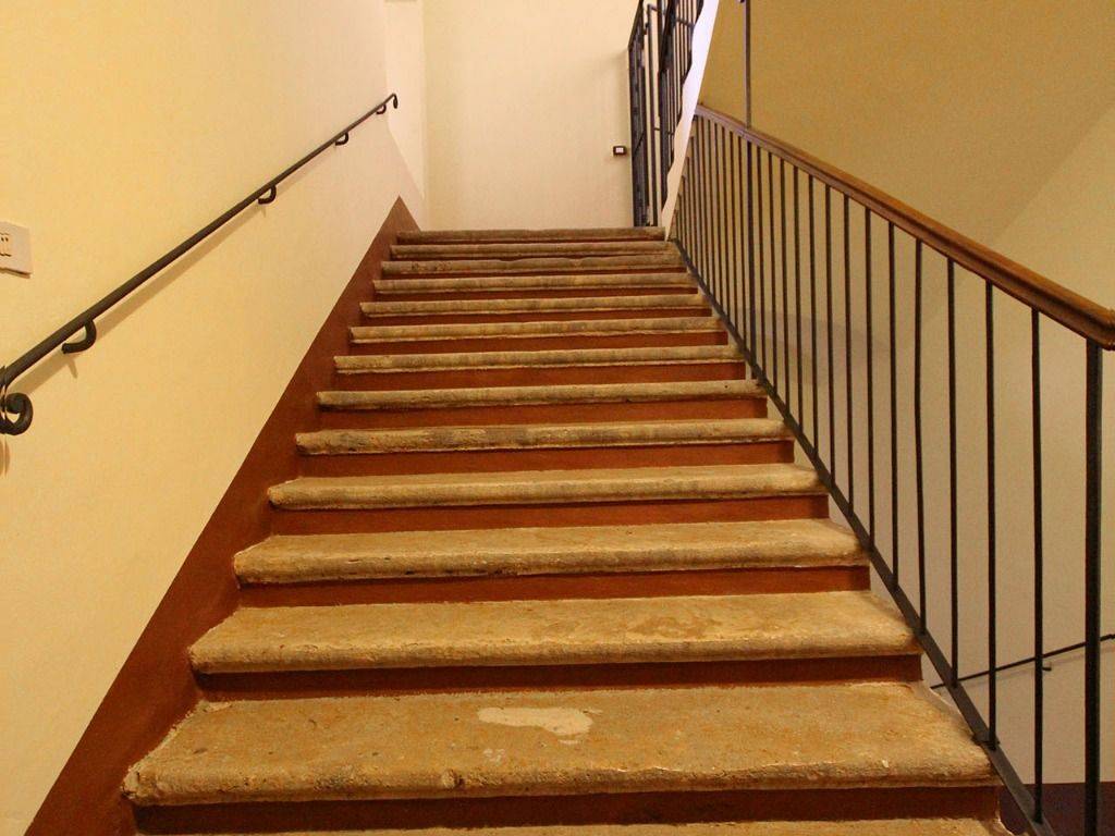 le scale di accesso