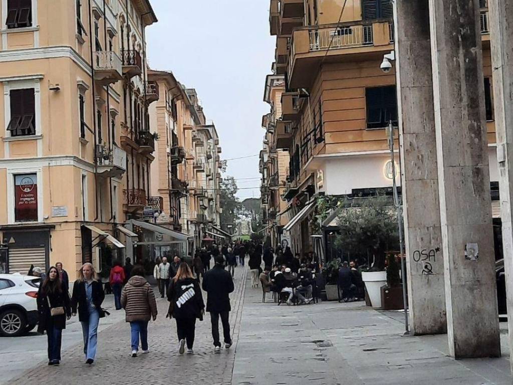 Attività commerciale corso camillo benso di cavour, centro storico, la spezia