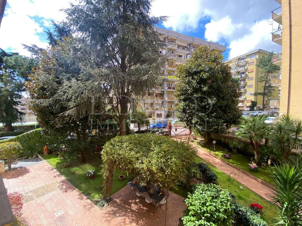 Sale Apartment Naples. 4-room flat in via Domenico Fontana 140. Excellent  condition, ground floor, parking space, with balcony, independent heating,  ref. 110579381